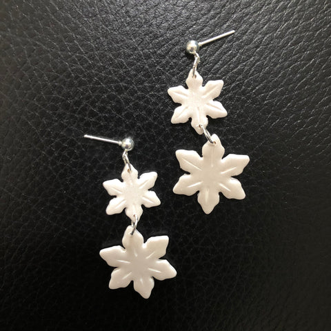 SNOWFLAKE DANGLES | white & white