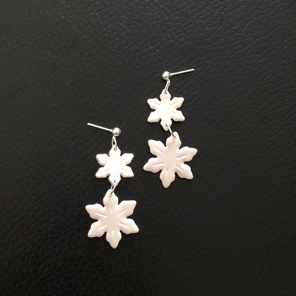 SNOWFLAKE DANGLES | white & white