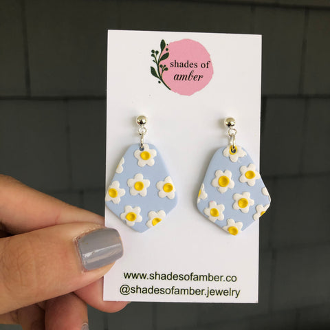 Egg-Tastic Daisy Dangle 2